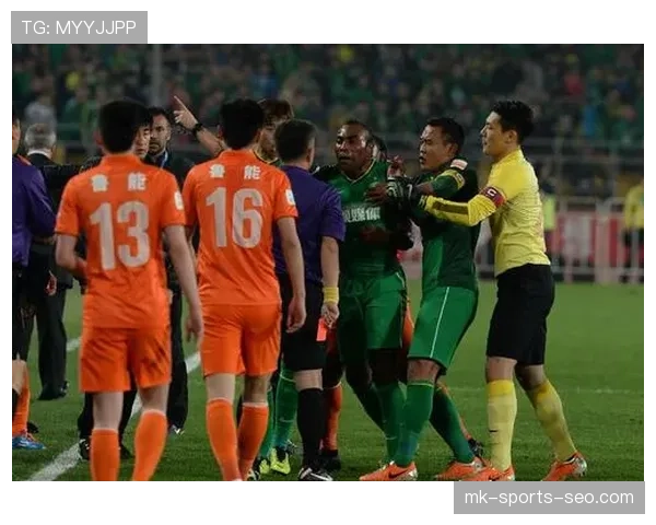 进攻犯规裁判要点：区分推倒与合理身体接触