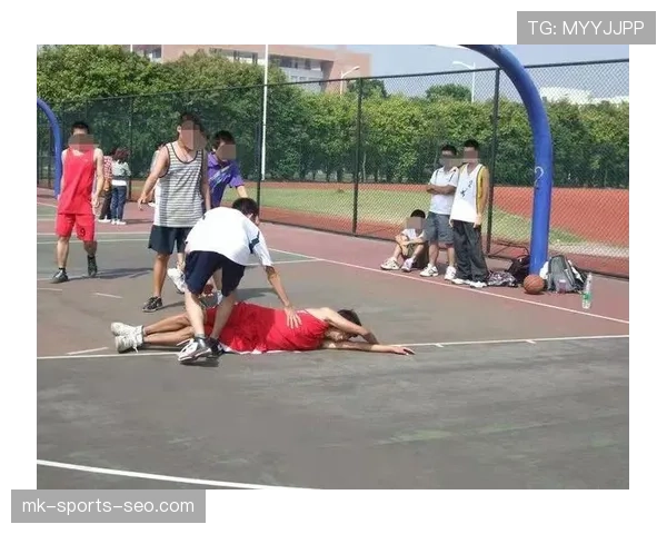 篮球规则解析：深入理解“无球犯规”的判定标准与处罚